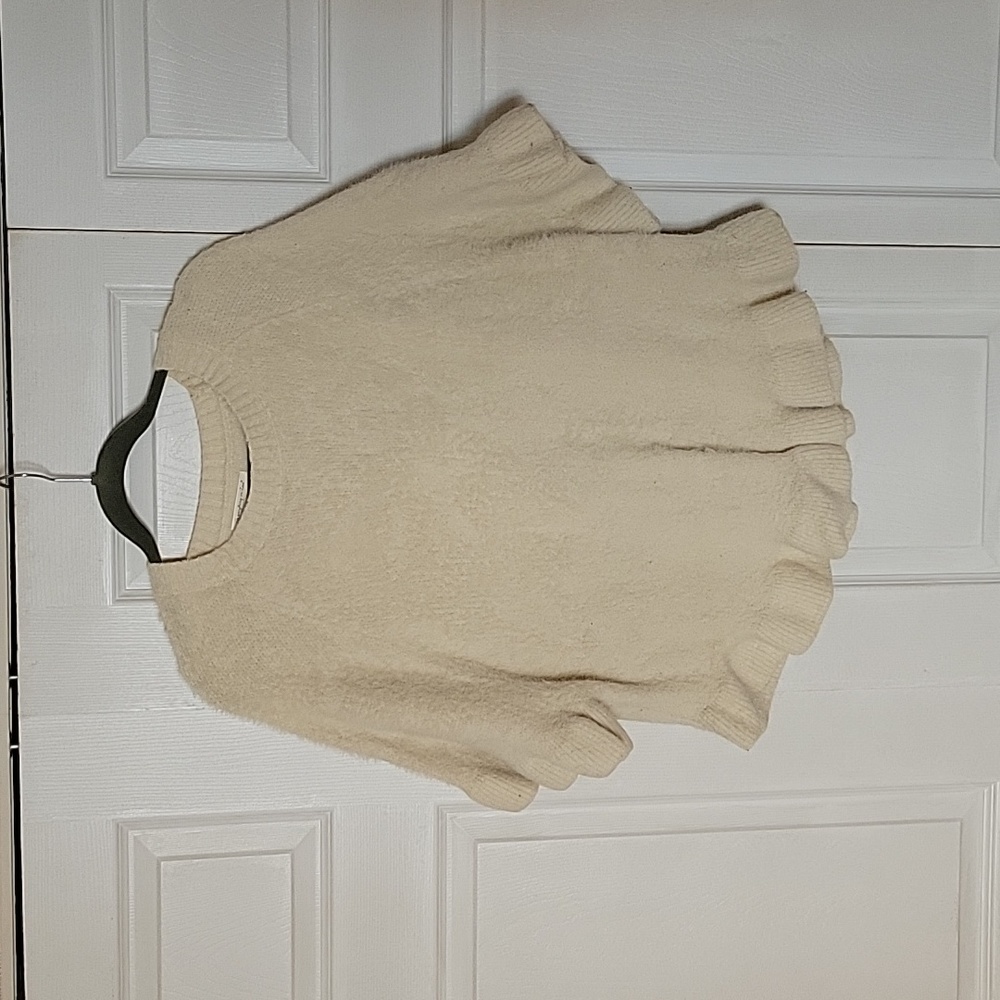 Faux fur wing-sleeve top. One size fits all